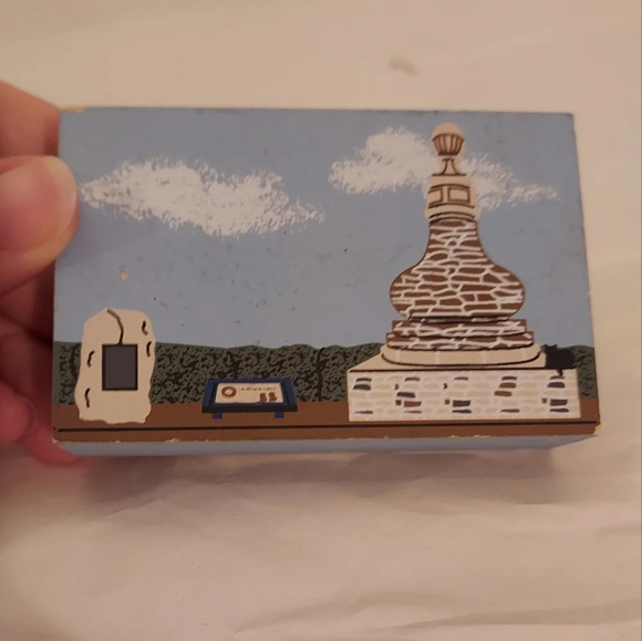 Vintage 2002 The Cat's Meow Jug Bridge Monument Shelf Sitter - Picture 6 of 7